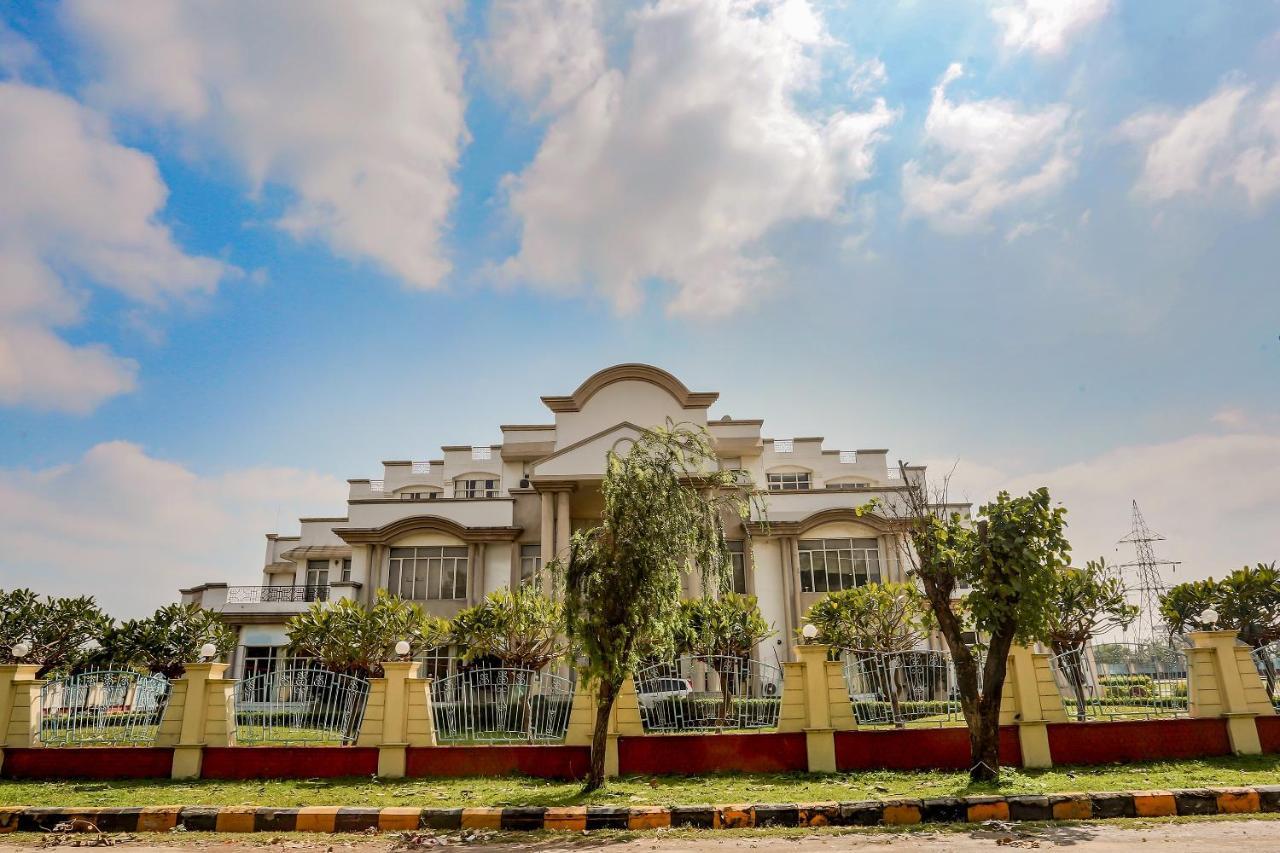 Oyo 71042 Sahara Estate Hotel Gorakhpur Exterior foto